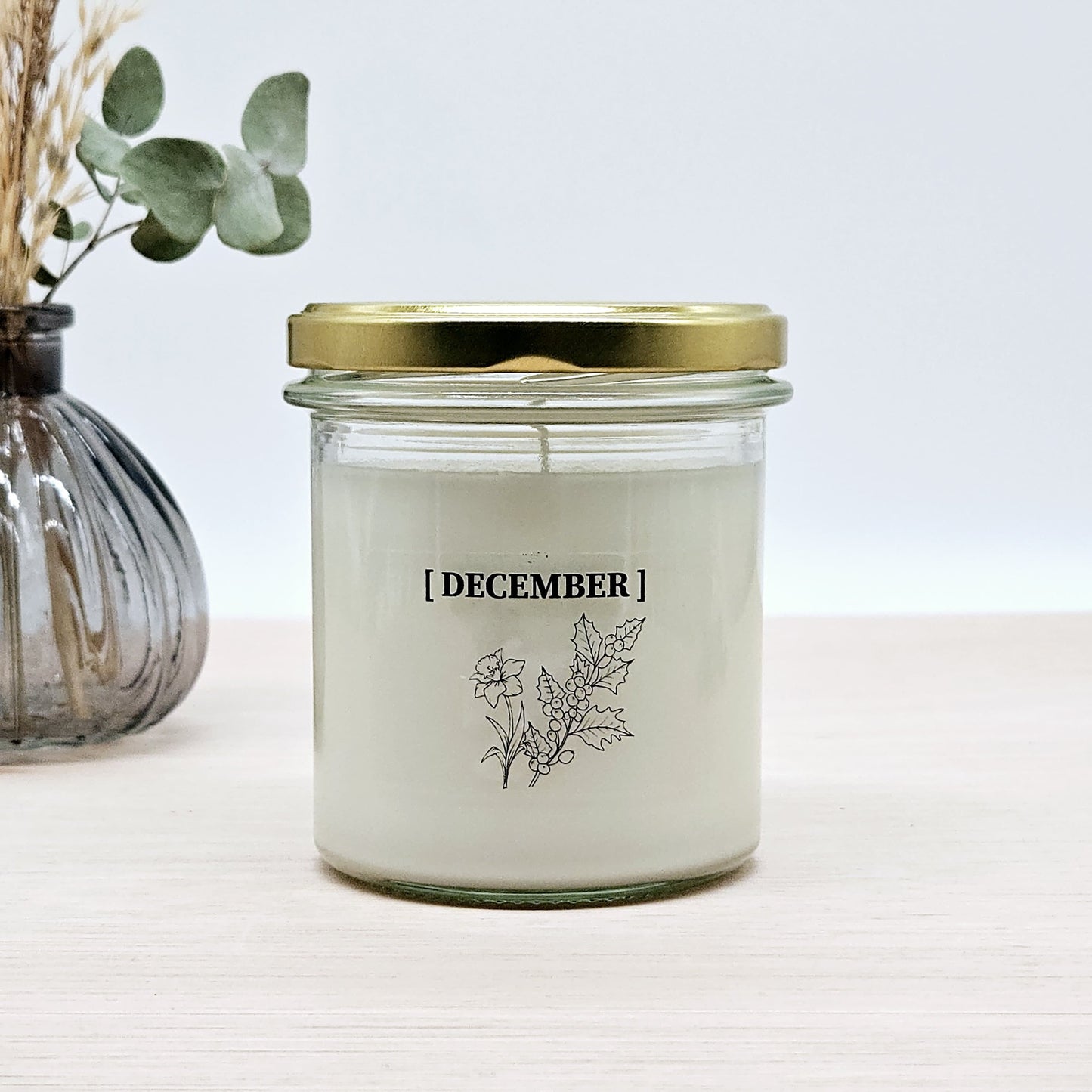 Candlelight-on - geurkaars met geboortebloem en geboortedatum - december - o.b.v. sojawas en etherische oliën