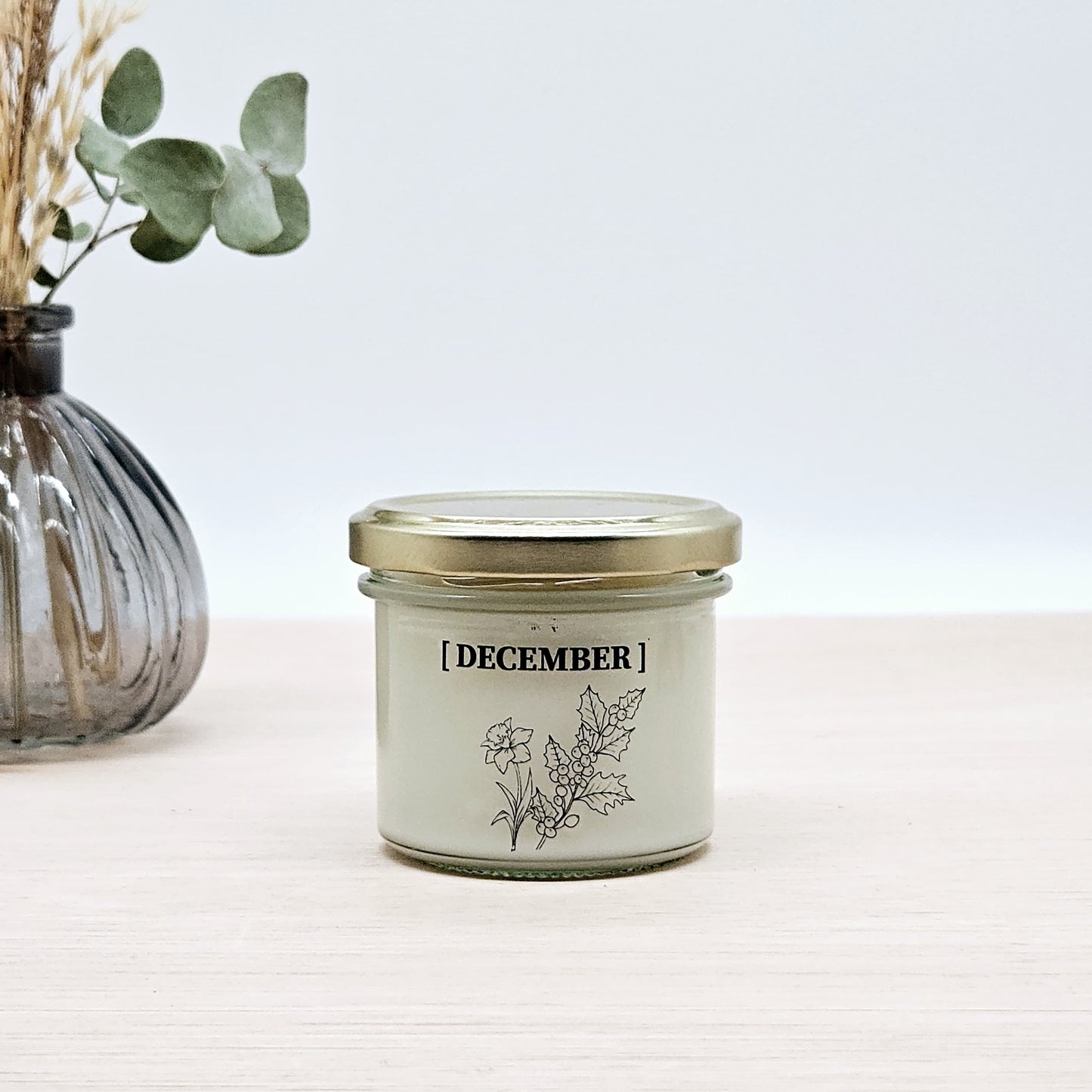 Candlelight-on - geurkaars met geboortebloem en geboortedatum - december - o.b.v. sojawas en etherische oliën