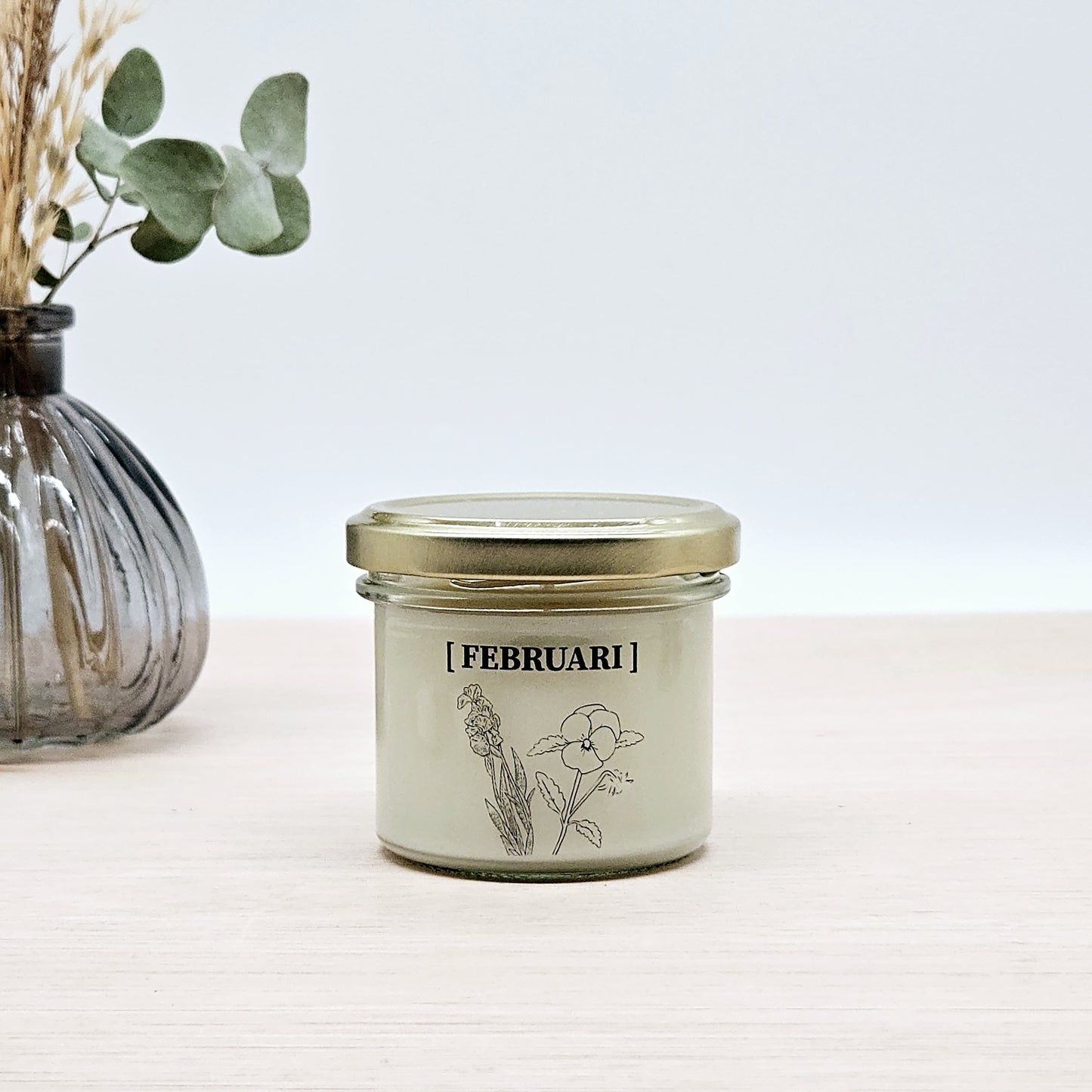 Candlelight-on - geurkaars met geboortebloem en geboortedatum - februari - o.b.v. sojawas en etherische oliën