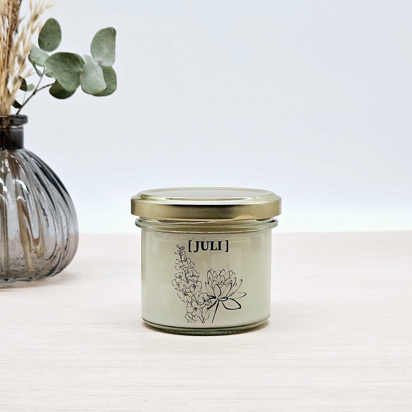 Candlelight-on - geurkaars met geboortebloem en geboortedatum - juli - o.b.v. sojawas en etherische oliën