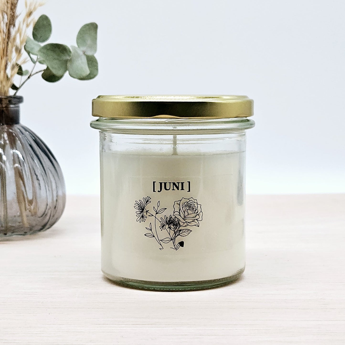 Candlelight-on - geurkaars met geboortebloem en geboortedatum - juni - o.b.v. sojawas en etherische oliën